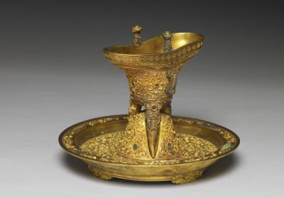 图片[2]-Gilt jue cup and stand with Indian lotus scroll decoration, Qing dynasty, Qianlong reign (1736-1795)-China Archive